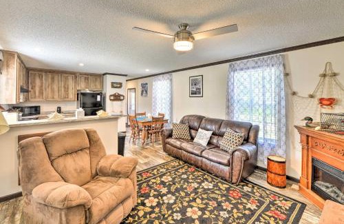 Harkers Island Casa | Pelican Place Coastal Cottage Walk to Back Sound