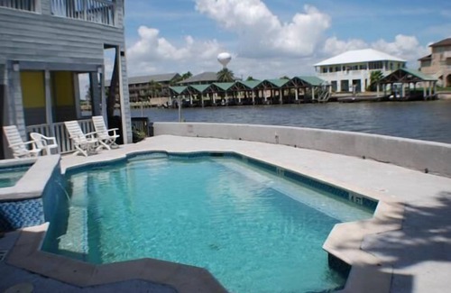 Port Mansfield Condominio | Pelican Point #6 -Great Complex! Great Views! Cool off in the swimming Pool!
