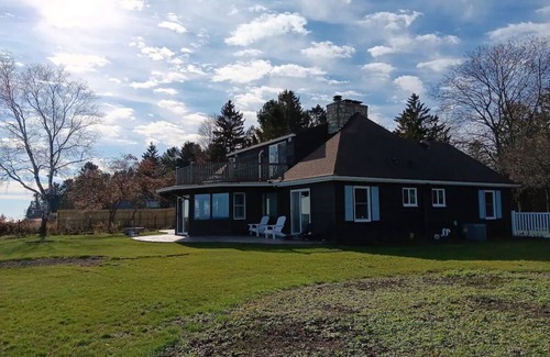Sheboygan Casa | Pelican Point - Private Retreat - just 4 miles to downtown Sheboygan