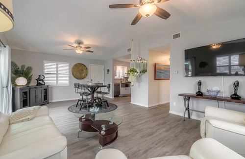 South Waterfront Park Casa | Pelican's Canal House- Bring your Boat and Dog!