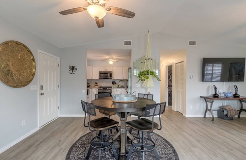 South Waterfront Park Casa | Pelican's Canal House- Bring your Boat and Dog!