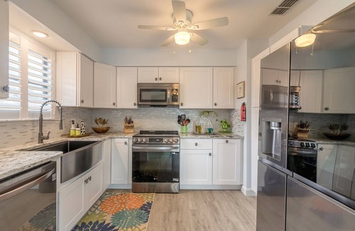 South Waterfront Park Casa | Pelican's Canal House- Bring your Boat and Dog!