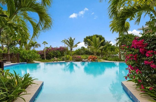 Leeward Settlement Casa | Pelican's Nest #2,#3 and #4 · Oceanview 9 Bed Home - Steps to Grace Bay Beach