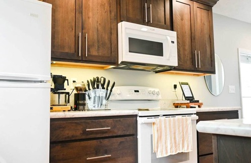 Lincoln Casa | Peloton House Luxury |Peloton Bike| Large Hot Tub