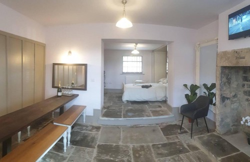 Burnley Casa | Pemberton - Suite in Canalside Guesthouse