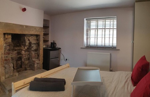Burnley Casa | Pemberton - Suite in Canalside Guesthouse