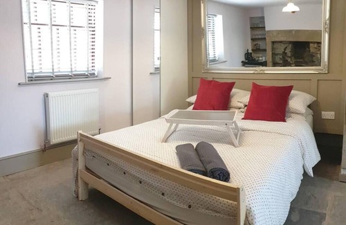 Burnley Casa | Pemberton - Suite in Canalside Guesthouse