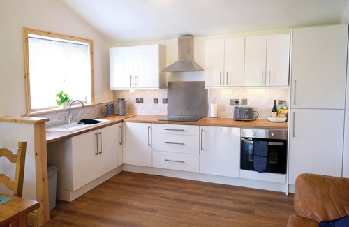 Llanrhidian Higher Cabaña | Pen Dragon - 2 Bedroom Cottage - Pen-Clawdd
