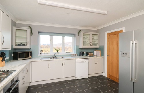 Builth Wells Cabaña | PEN Y BANC, pet friendly, with hot tub in Builth Wells