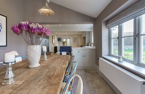 Abersoch Cabaña | Pen y Bryn - a cottage that sleeps 10 guests in 5 bedrooms