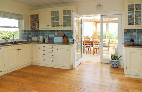 Aberporth Cabaña | PEN Y GRAIG, luxury holiday cottage, with open fire in Aberporth