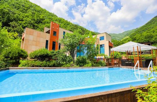 Chungju Casa | Penatess Pool Villa