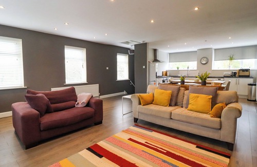 Blackburn Cabaña | PENDLE VIEW APARTMENTS, family friendly in Langho, Lancashire
