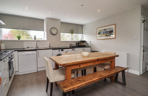 Blackburn Cabaña | PENDLE VIEW APARTMENTS, family friendly in Langho, Lancashire