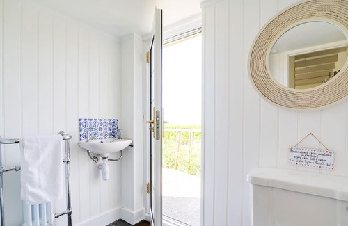 Pendoggett Casa | Pendoggett House - Beautiful Family Home, Sleeps 8 Stunning sea Views & Gardens