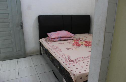 Medan Casa | Penginapan Transit Tomato