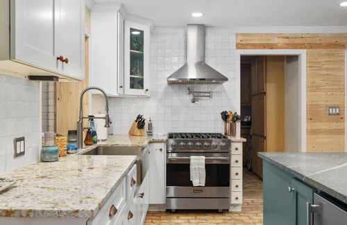Rockwell Casa | Peninsula Lake Home With POOL /HOTTUB~ Amazing Lake Views ~ Water On 3 Sides!