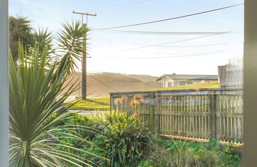 Raglan Casa | Peninsula Paradise - Raglan Holiday Home