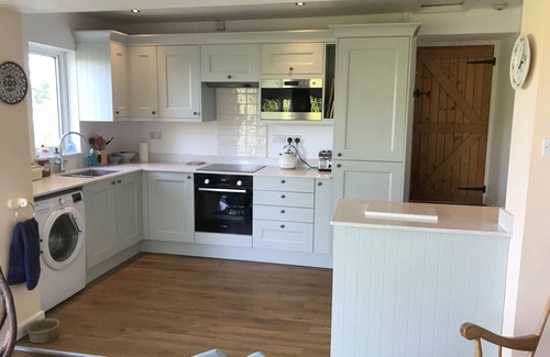 Newport Cabaña | PENLLAIN, pet friendly, with open fire in Newport, Pembrokeshire