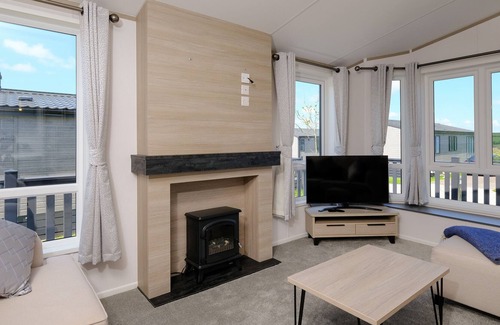 Fowey Cabina | PENMARLAM LODGE RETREAT 10, pet friendly, with a garden in Bodinnick