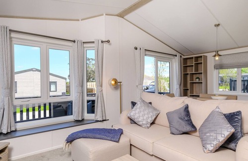 Fowey Cabina | PENMARLAM LODGE RETREAT 10, pet friendly, with a garden in Bodinnick