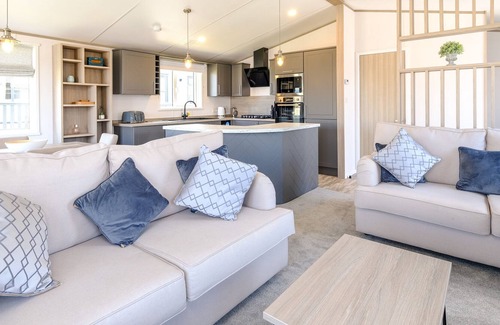 Fowey Cabina | PENMARLAM LODGE RETREAT 10, pet friendly, with a garden in Bodinnick