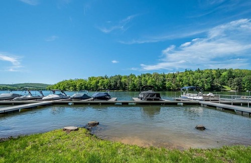 Blakeslee Casa | Penn Cove Dreams: Beautifully Decorated Lake Access Home