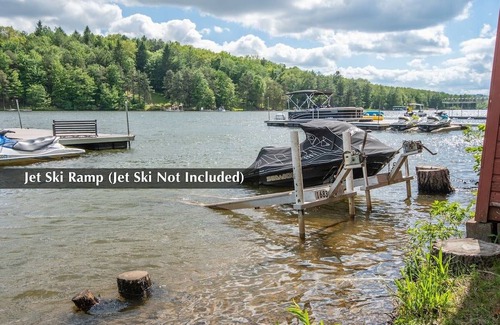 Blakeslee Casa | Penn Cove Dreams: Beautifully Decorated Lake Access Home