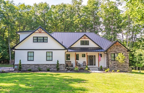Blakeslee Casa | Penn Cove Dreams: Beautifully Decorated Lake Access Home