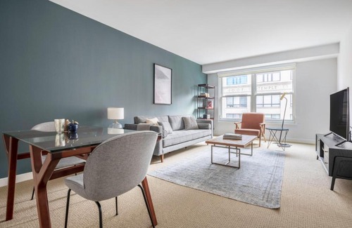 Penn Quarter Apartamento | Penn Quarter 1BR w Gym Pool Doorman nr Metro WDC-159