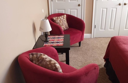 State College Casa | PennState/State College Private Room with Private Entrance & Full Bath, parking.