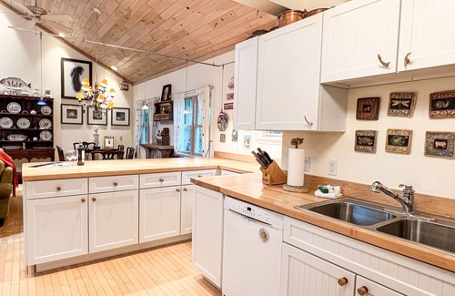 Wequetonsing Casa | Pennsylvania Avenue Place - Large cottage close to town! A/C + WIFI