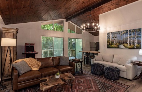 Deep Gap Cabina | Penny Creek Cabin 2 bed 1 bath sleeps 6,Creekside*Hike*Fish*RELAX