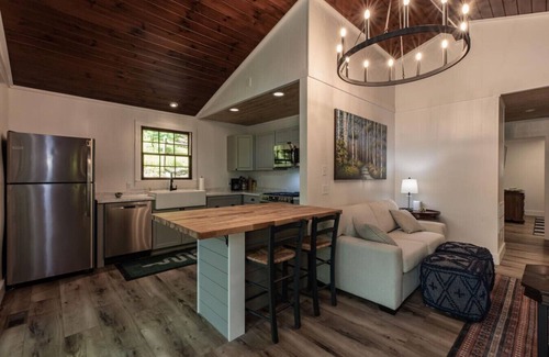 Deep Gap Cabina | Penny Creek Cabin 2 bed 1 bath sleeps 6,Creekside*Hike*Fish*RELAX
