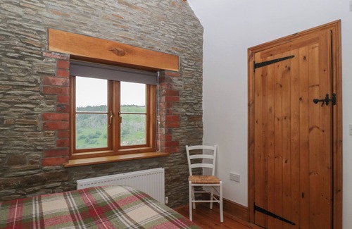Ynysddu Cabaña | PENRHIWARWYDD BARN, pet friendly, with a garden in Pontywaun