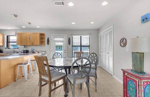 Toilla Segunda Casa | 🌴Pensacola Beach Getaway | Spacious Home w/Loft + Balcony 🌴Blue Heron