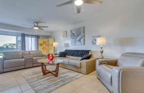 Pensacola Beach Apartamento | Pensacola Beach Condo with Patio and Access to Beach!