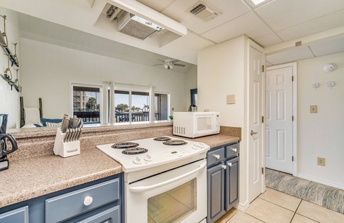 Villa Sabine Condominio | Pensacola Beach 1 Bed Sleeps 6 Modern Loft