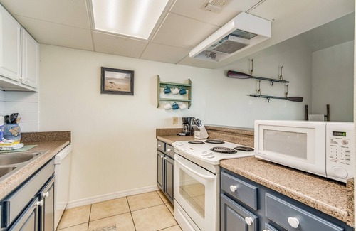 Villa Sabine Condominio | Pensacola Beach 1 Bed Sleeps 6 Modern Loft