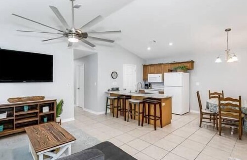 Florida Panhandle Casa | Pensacola Country Bungalow II