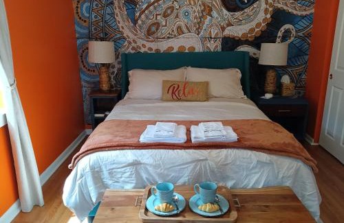 Warrington Casa | Pensacola hidden gem cottage 3 minutes from Navy Base, pet friendly