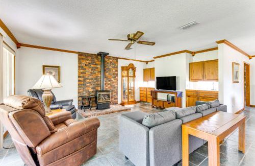 Florida Panhandle Casa | Pensacola Home about 13 Mi to Perdido Bay!