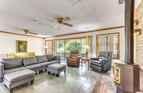 Florida Panhandle Casa | Pensacola Home about 13 Mi to Perdido Bay!