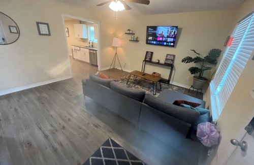 Warrington Casa | Pensacola Place and Navy-Aid'er