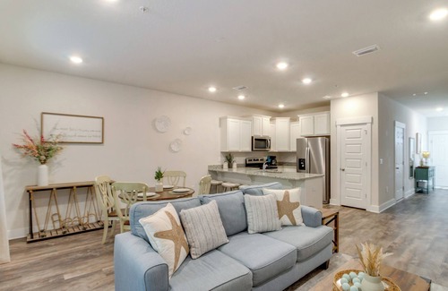 Pine Forest Casa | Pensacola Retreat w/ Pool Access, 20 Mi to Beach