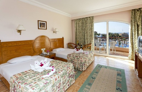 El Quseir Hotel | Pensee Royal Garden Beach Resort