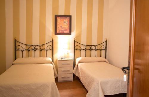 Casabermeja Casa | Pensión y apartamentos El Taxi