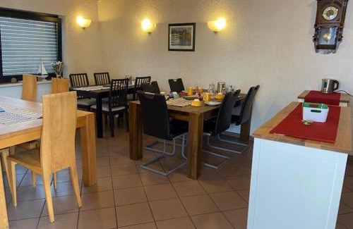 Altrip Cama Y Desayuno | Pension Casa Rosa