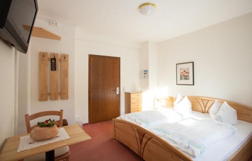 Gargellen Casa | Pension Edelweiss - Bergdorf Gargellen 1423m - 200m zur Schafbergbahn