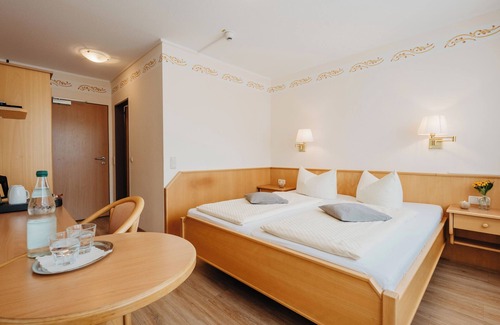 Safferstetten Casa | Pension- Hotel Maximilian